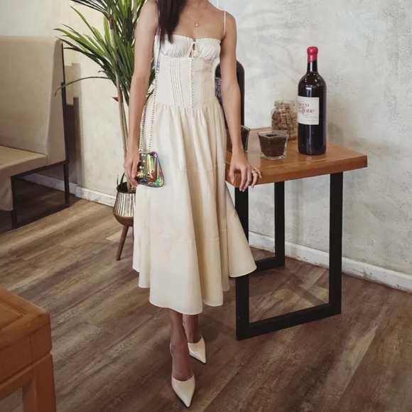 Oh Polly Dresses & Skirts - Oh Polly Esmeralda Dress